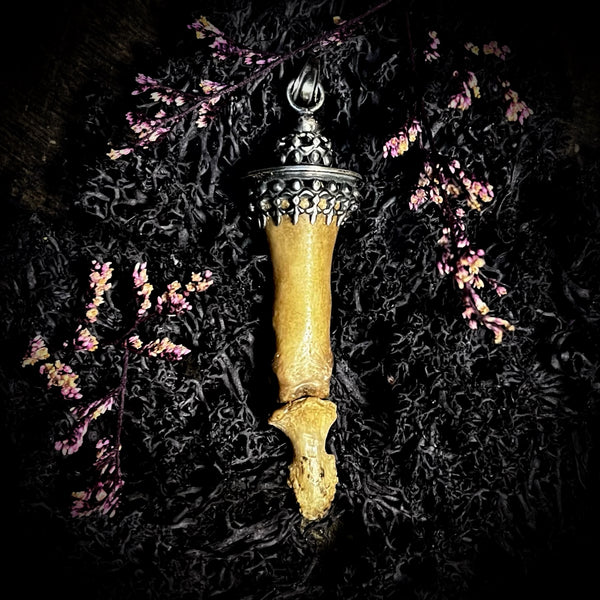 Double finger bone pendant