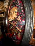 Memento Mori skull & crossbones frame