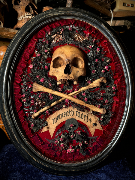 Memento Mori skull & crossbones frame