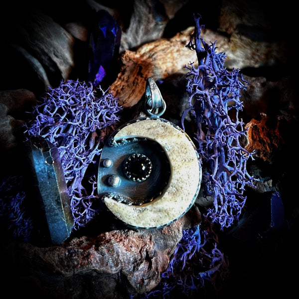 Crescent moon skull cap silver pendant