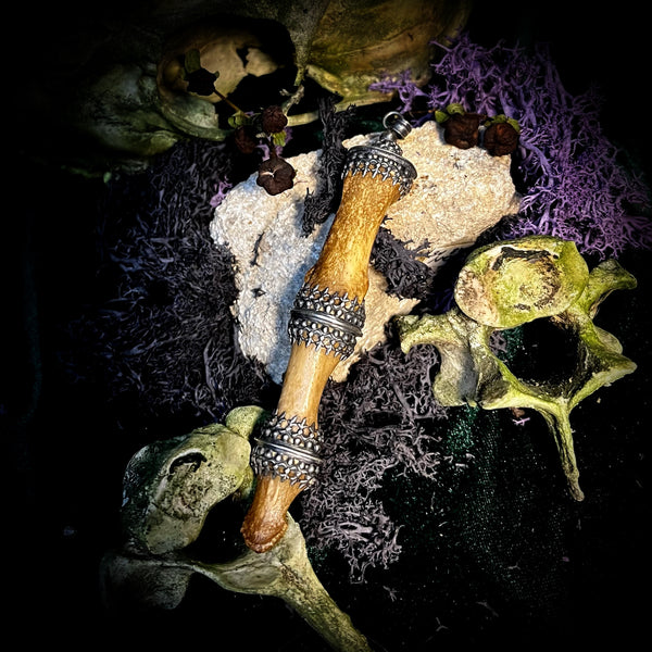 Human finger pendant with triple silver gallery